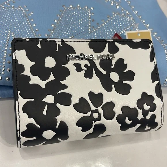 Michael Kors Jet Set Medium Floral Print Bi-Fold Wallet
Black 
NWT - Picture 7 of 16
